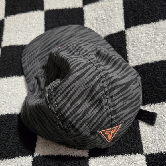 Nike AW84 Kobe Bryant Black Mamba 5 Panel Zebra Stripe Hat Cap - Picture 2 of 4